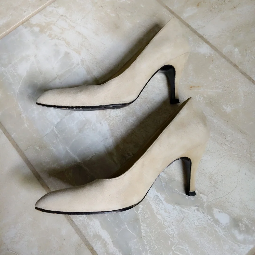 Vintage Charles Jourdan Classic Sand Beige Suede Neutral Pumps 6B